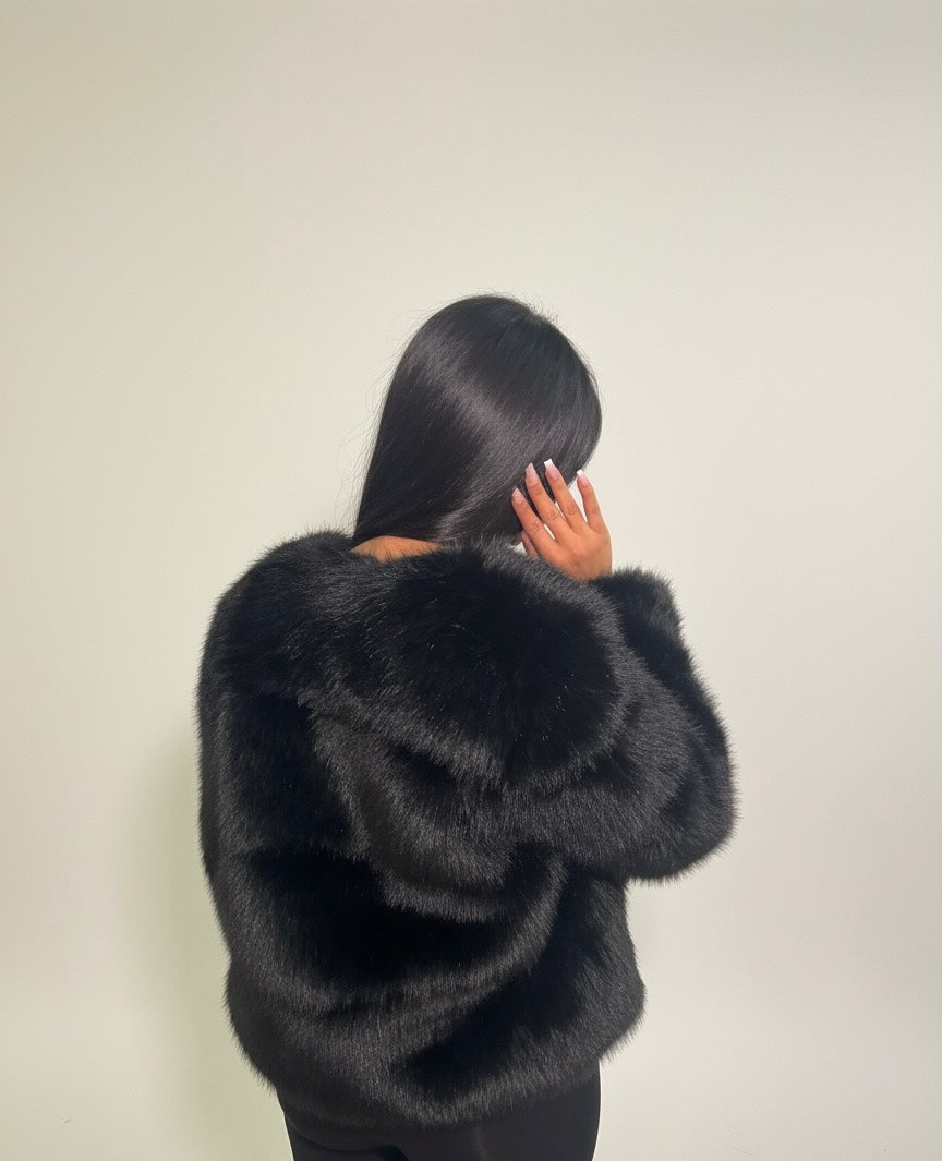 Manteau en Fourrure Noir  - Élégance Hivernale